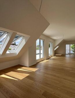 NICHT GEWÖHNÖLICH ! - Große, sehr helle 3,5-Zi.-DG-Wohnung mit S-W-Dachterrasse in ruhiger Lage - München