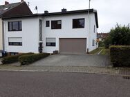 RESERVIERT !Schöne,gepflegte Immobilie mit 3 Wohneinheiten ( Zweifamilienhaus und Bungalow ) in guter Lage von Saarbrücken - Bischmisheim zu verkaufen - Saarbrücken