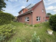 Dörverden-Wahnebergen: Zuverlässig vermietetes Zweifamilienhaus mit Doppelgarage in ruhiger Wohnlage - Dörverden