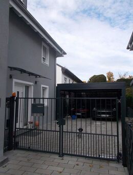 Schönes Walmdach-Doppelhaus mit großem Doppelcarport Top-Lage - Gilching