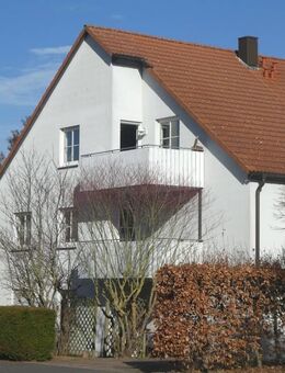 Helle Dachwohnung mit Balkon EBK und PKW-Stellplatz, ruhig gelegen! - Rottendorf