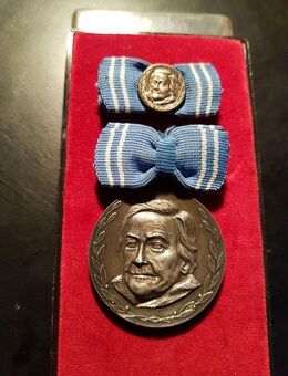 DDR - CLARA ZETKIN MEDAILLIE in 900 Silber im Etui , LA M.B. - Neubrandenburg