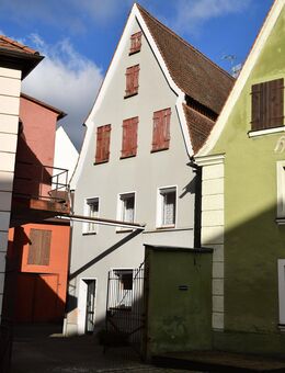 Schmuckstück (D) zum Selbstausbau mit Garten und Stellplätzen - Spalt