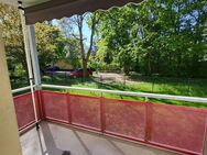 Helle, ruhige 2-RW mit Balkon und Blick ins Grüne - Tageslichtbad mit Wanne und Dusche - Markkleeberg