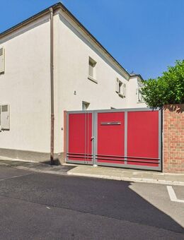 Großzügiges Zweifamilienhaus mit Garten und 3 Garagen in Ludwigshafen-Friesenheim - Ludwigshafen (Rhein)