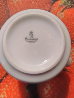 Strahlend weiße, kleinere Porzellan-Kaffeekanne: Mokkakännchen von Winterling - Hannover