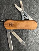 Victorinox EvoWood 81 Taschenmesser 3 Tools 06421163 Nussbaumholz in 50672