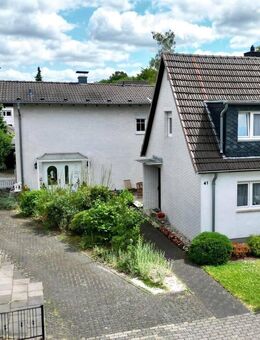 Zwei Wohnhäuser auf einen Streich in zentraler Schlebuscher Wohnlage - Leverkusen
