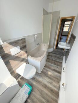 AnKaSa GmbH*Familien* 4-5 Zi.*2 Bäder*Dusche*Badewanne*großer Garten*Stellplatz möglich. - Lützen