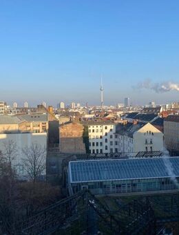 Stadtleben pur! Möblierte Zwei-Zimmer-Wohnung mit Weitblick am Kottbusser Tor! - Berlin