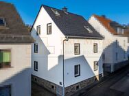 * Traumhaftes Einfamilienhaus – Komplett saniert mit Nebengebäude und Scheune in Wetzlar-Naunheim * - Wetzlar