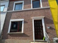 Bremen - Hastedt / Großzügiges Zweifamilienhaus mit zwei Küchen , Terasse & Balkon in gefragter Lage zum Faktor 12,5 - Bremen
