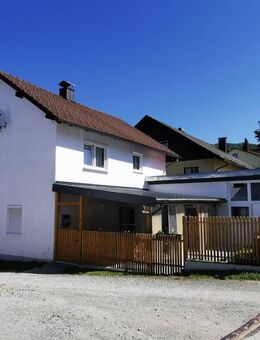 Deggendorf/Mietraching: Einfamilienhaus an frequentierter Straße, Nähe Naturpark Bayerischer Wald - Deggendorf