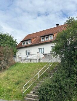 Zweifamilienhaus mit 3 Garagen in Burghaig - Kulmbach