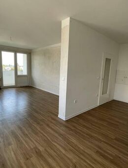 Sanierte geräumige 3-Zimmer-Wohnung mit Balkon - Heusenstamm