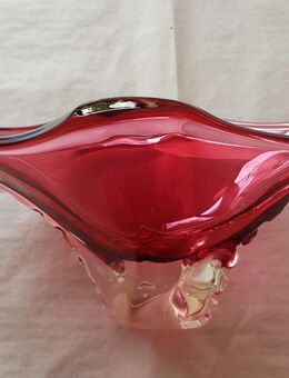 Große Murano Schale, 50er Jahre, Farbe rosa/rot fuchsia, 42 cm lang, 17 cm hoch und 19,5 cm breit, 2 kg, Originalaufkleber "Made in Murano Italy" - Hamburg Wandsbek