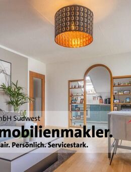 Gemütliche 2-Zimmer Dachgeschosswohnung mit Balkon und PKW-Außenstellplatz in Langenargen - Langenargen