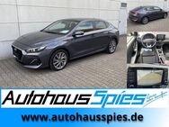 Hyundai i30, 1.6 CRDi Fastback Style RKam SpurAss Tmat Alu17 EU6d-T, Jahr 2019 - Heilbronn