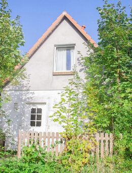 Sanierungsbedürftiges Einfamilienhaus mit Nebengebäude und Feldrandlage in Jarnitz - Ralswiek