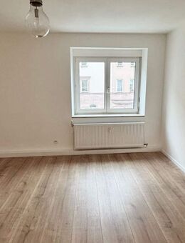 Nähe Sulzbacherstraße ! Helle renovierte 3-ZW, 73 m², neue EBK, 1. OG ohne Aufzug - Nürnberg