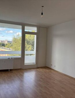 !! Einzugsbereit !! Helle 2,5 Zimmer Wohnung mit Balkon - Kiel