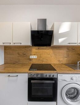 renoviert I modernes Bad mit Wanne I Einbauküche I Balkon - Leipzig