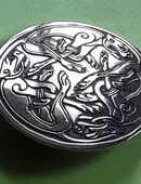 Keltische Schildbrosche mit Tiermotiv, silber in 24340