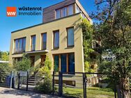 Altglienicke: Moderne Eleganz: Ihre stilvolle Doppelhaushälfte im Townhouse-Stil mit Staffelgeschoss - Berlin