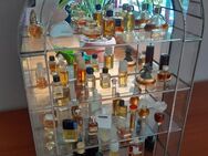 Gebrauchter Setzkasten aus Glas mit mehr als 80 Flacon Miniaturen, wunderschön - Essenbach