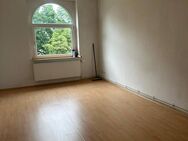 Super 2-Raum Wohnung mit Balkon, Kaminofen, EBK Und Wanne - Erfurt