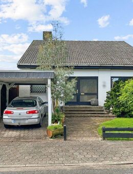 Familienfreundliches Einfamilienhaus mit schönem Grundstück in ruhiger Lage von Hamburg-Poppenbüttel - Hamburg