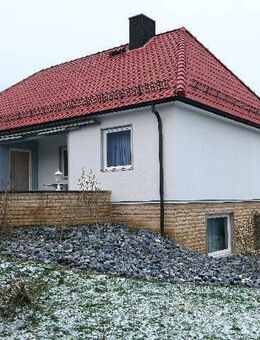 Die besonders ruhige Lage zeichnet Ihre mgl. 200m² große Immobilie mit neuem Dach und Garage aus! - Salzhemmendorf