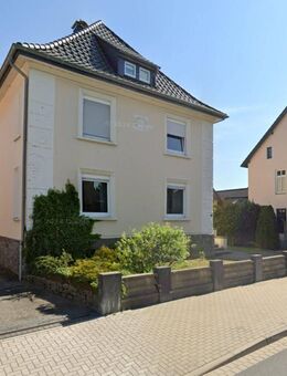 Modernisiertes Mehrfamilienhaus mit 3 Wohneinheiten - voll vermietet & solide Kapitalanlage - Lage (Nordrhein-Westfalen)