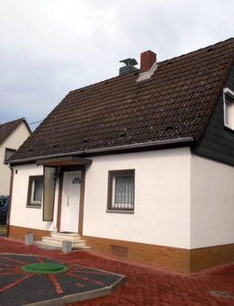 Schönes Einfamilienhaus mit Potenzial, großer Garten, Freisitz, Garage, Hof, Anbau möglich! - Frankfurt (Main)