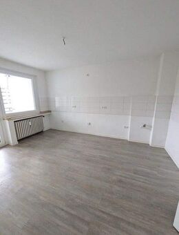 Tolle 3-Zimmer-Wohnung mit modernem Bad und Balkon - Düsseldorf