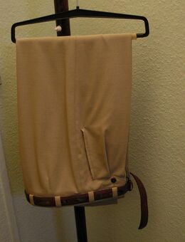 Schicke Herren-Hose mit Gürtel Gr. 46, v. Luigi Morini - Leipzig Ost