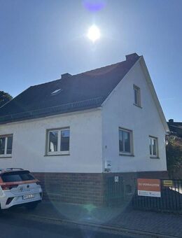 Einfamilienhaus mit Keller in schöner Lage von Schöneck-Büdesheim - Schöneck