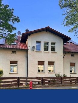 Kapitalanlage mit Zukunft: Zweifamilienhaus in Pößneck - Ruhige, grüne Lage trifft auf hohe Rendite - Pößneck