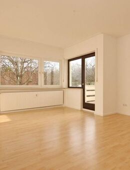 Jetzt einziehen: Lichterfüllte 3-Zimmer-Dachgeschoss-Wohnung mit großer Terrasse & Balkon - Berlin