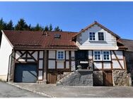 Schmuckes Fachwerkhaus mit Garten und großer Garage in ruhiger Lage am Rand des Ortes! - Vöhl