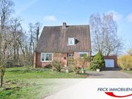 Einfamilienhaus mit Garage und Wiesengrundstück in fast Alleinlage - Wesenberg (Schleswig-Holstein)