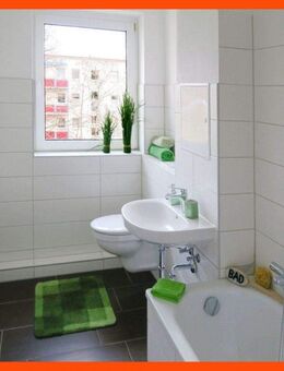 Schicke, helle Wohnung mit Balkon in ruhiger, grüner Lage! Tageslichtbad mit Wanne! - Gera