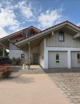 Freiwerdendes Traumhaus nähe Chiemsee mit traumhaften Bergblick, Einliegerwohnung Doppelgarage und großen Garten - Kienberg