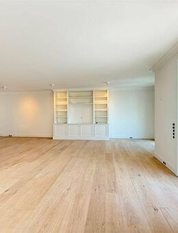 Luxury Flat auf einer Ebene mit Kamin und 2 Balkonen in Harvestehude - Hamburg