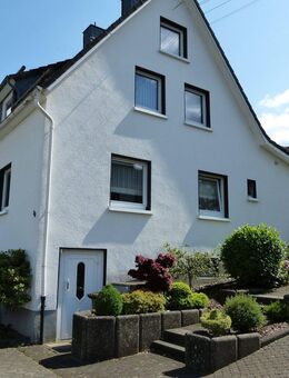 Zweigenerationenhaus in sonniger Lage - Hilchenbach