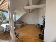 Lichtdurchflutete 3-Zimmer-Dachgeschosswohnung mit Süd-Loggia, Stellplatz & Einbauküche – Bezug ab 01.01.2026 möglich! - Nürnberg
