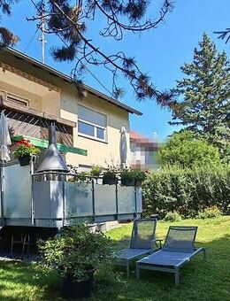 Charmantes 2-Familienhaus mit zusätzlichem Wohnraum im Dachgeschoss - mit Garage, Kamin & Gartenidylle - Metzingen