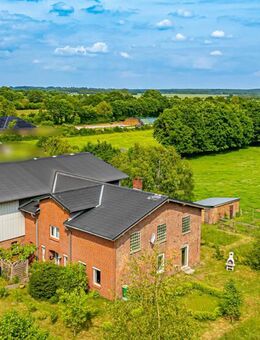 Resthof mit Hauskoppel, großem Stall und Ausbaureserve - Lütjenwestedt