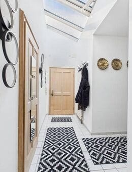 Freilassing: Riesige 1-Zi-DG-Wohnung mit 85m² Dachboden und Baugenehmigung in zentraler City-Lage - Freilassing