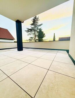 Moderne, großzügige 2-Zimmerwohnung / Erstbezug nach Umbau/ Balkon/ Einbauküche - Windsbach